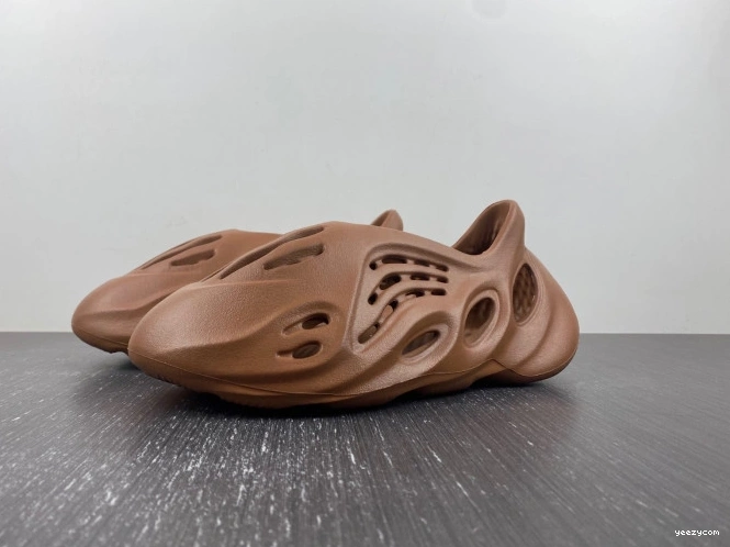 Yeezy HP5335 Clay Adidas Foam Red RNR 1030